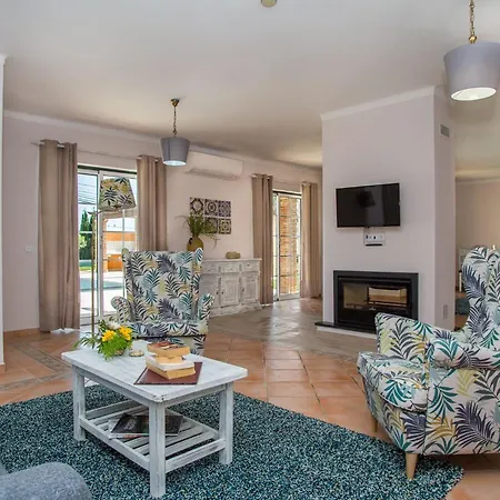 Hébergement de vacances Schoenes Haus In Carvoeiro Mit Privatem Parkplatz