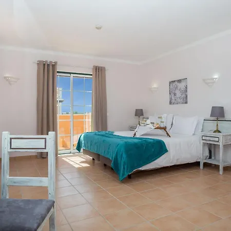 Schoenes Haus In Carvoeiro Mit Privatem Parkplatz Hébergement de vacances *